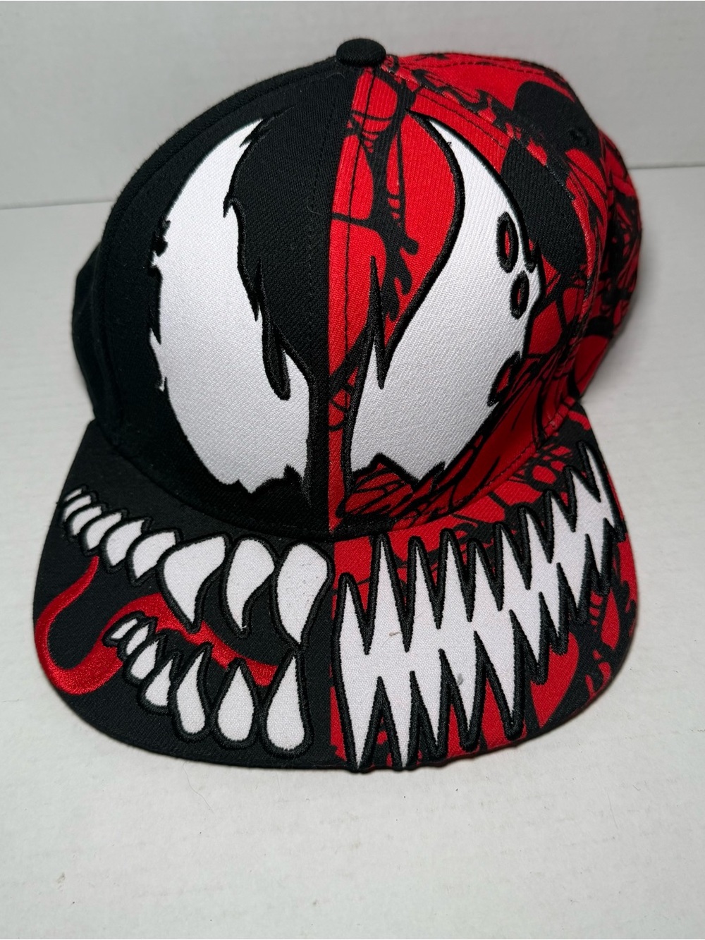 Marvel Venom Carnage Snapback Hat Bioworld Red Black Split Symbiote Cap New